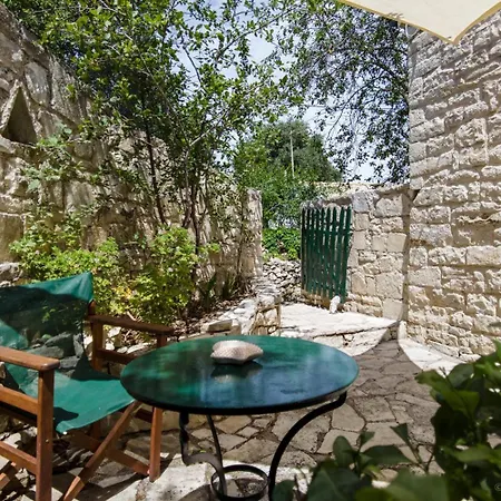 Adamantia 17th Century D1 3* Gáios